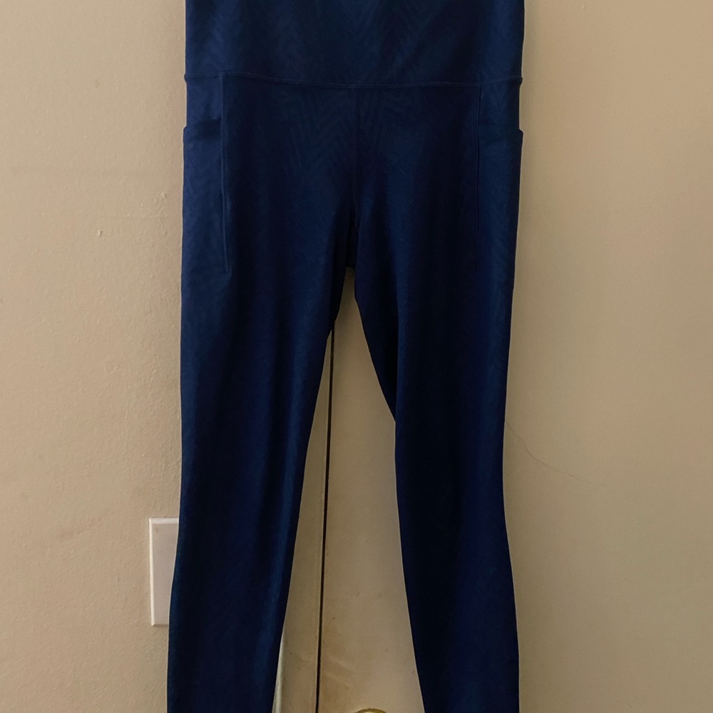 Athleta Navy Salutation Stash Pocket 7/8 Tight